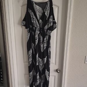 SHEIN Black Maxi Dress with White Palm Leaf Print